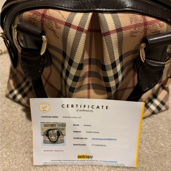 Burberry bag. Smaller size. - Picture 4 of 4